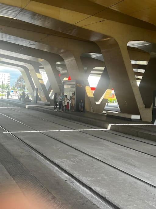 Un Charmant Studio Pres Tramway ثيس المظهر الخارجي الصورة