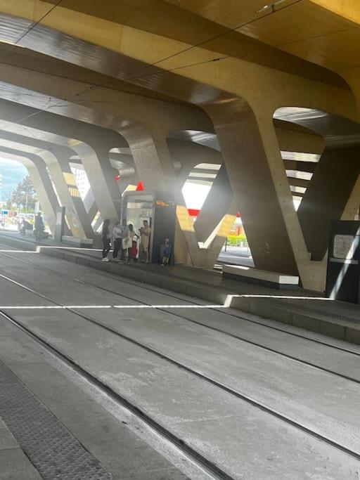 Un Charmant Studio Pres Tramway ثيس المظهر الخارجي الصورة